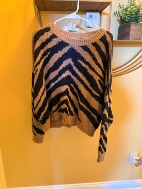 American Eagle Zebra Print Sweater – Size Large